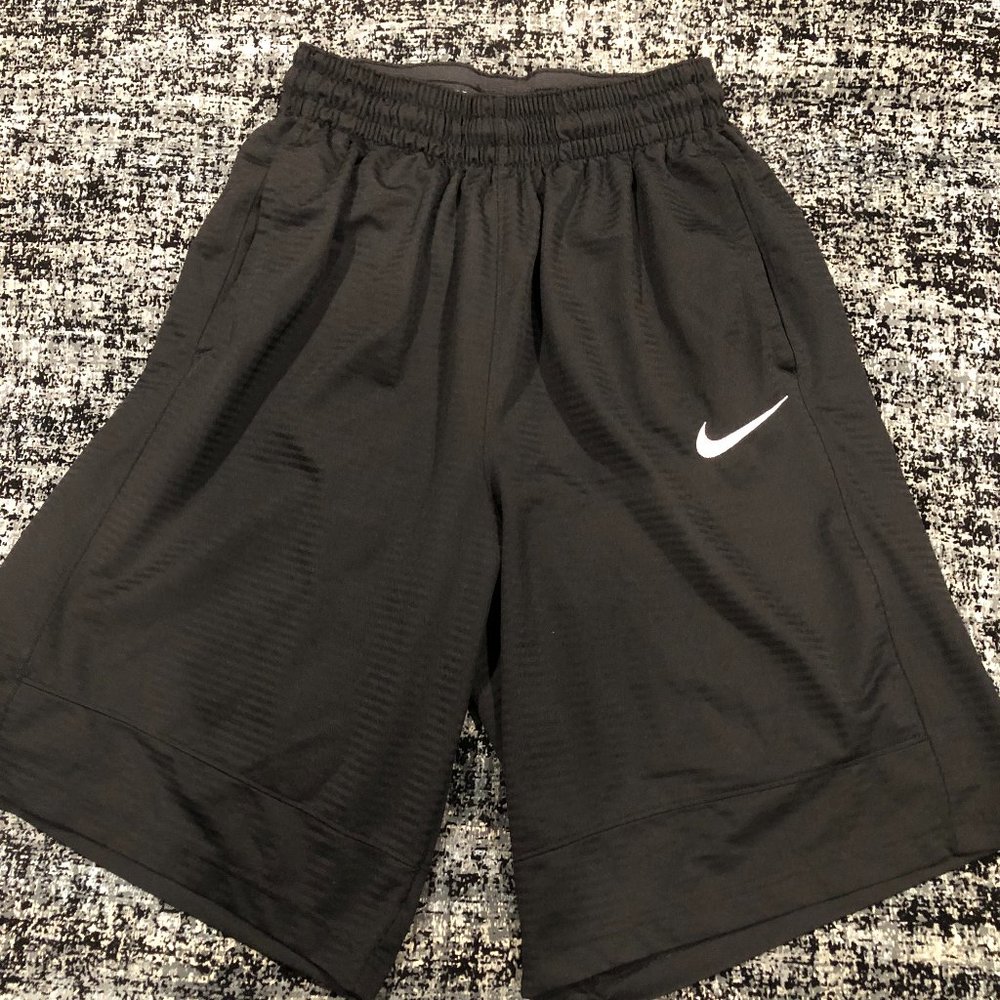 NIKE MEN'S TRAINING SHORTS - BLACK - SIZE M